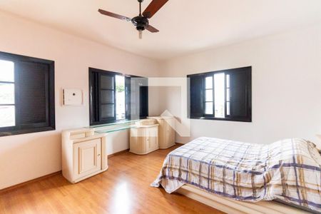 Casa à venda com 257m², 4 quartos e 4 vagasSuíte