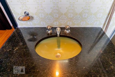 Casa à venda com 257m², 4 quartos e 4 vagasBanheiro