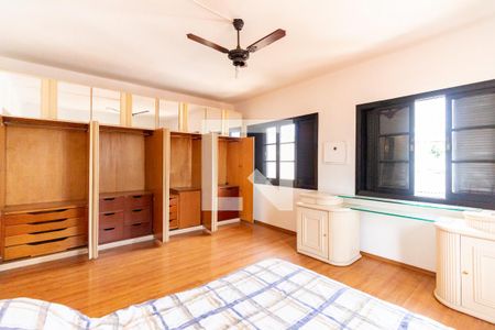 Casa à venda com 257m², 4 quartos e 4 vagasSuíte