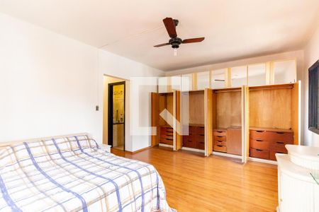 Casa à venda com 257m², 4 quartos e 4 vagasSuíte