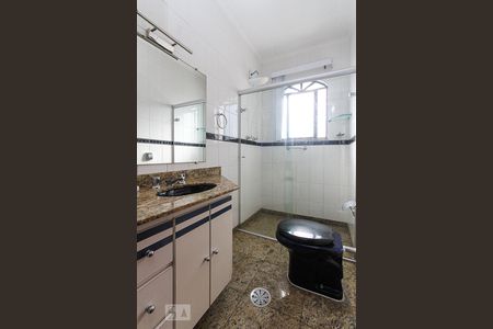 Casa à venda com 230m², 4 quartos e 4 vagasBanheiro da Suite