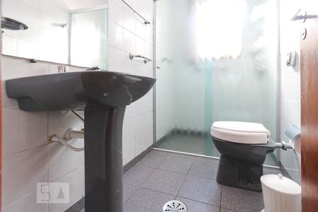 Casa à venda com 230m², 4 quartos e 4 vagasBanheiro de Serviço