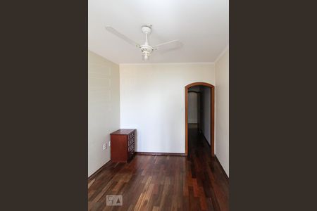 Casa à venda com 230m², 4 quartos e 4 vagasSuite