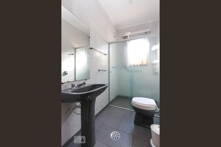 Casa à venda com 230m², 4 quartos e 4 vagasBanheiro de Serviço