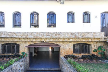 Casa à venda com 230m², 4 quartos e 4 vagasFachada