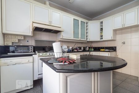 Casa para alugar com 500m², 4 quartos e 7 vagas Casa para alugar com 500m², 4 quartos e 7 vagasCozinha