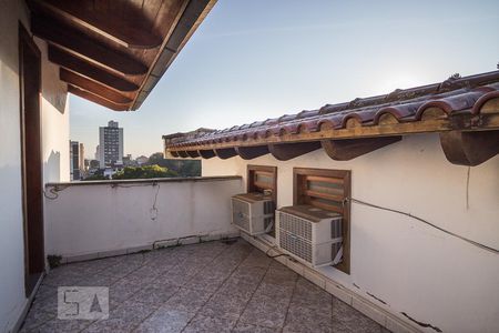 Casa para alugar com 500m², 4 quartos e 7 vagas Casa para alugar com 500m², 4 quartos e 7 vagasTerraço