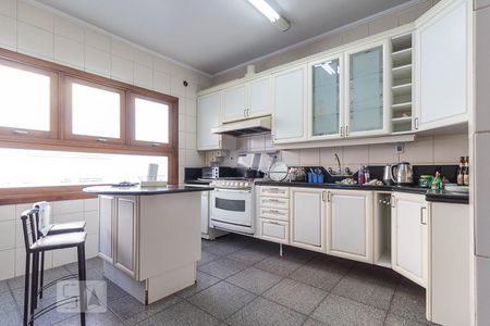 Casa para alugar com 500m², 4 quartos e 7 vagas Casa para alugar com 500m², 4 quartos e 7 vagasCozinha