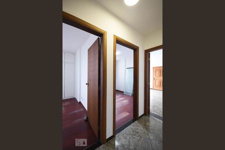 Corredor de apartamento à venda com 3 quartos, 100m² em Jardim Taboão, São Paulo