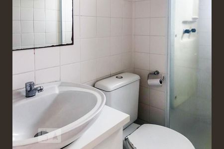 Banheiro de apartamento para alugar com 2 quartos, 50m² em Bela Vista, São Paulo