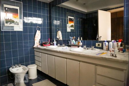 Casa para alugar com 299m², 3 quartos e 6 vagas