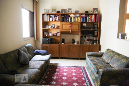 Casa para alugar com 299m², 3 quartos e 6 vagas