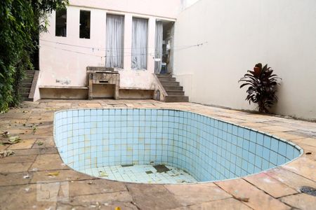 Casa para alugar com 299m², 3 quartos e 6 vagas