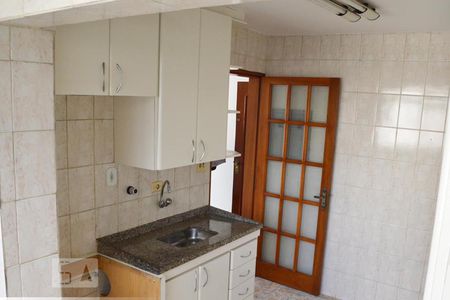 Cozinha de apartamento para alugar com 3 quartos, 65m² em Moinho Velho, São Paulo