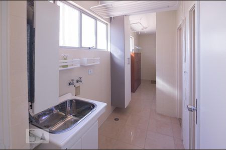 Apartamento à venda com 115m², 3 quartos e 2 vagas Apartamento à venda com 115m², 3 quartos e 2 vagasÁrea de Serviço