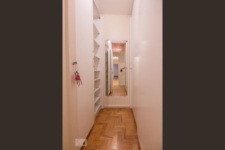 Apartamento à venda com 115m², 3 quartos e 2 vagas Apartamento à venda com 115m², 3 quartos e 2 vagasCloset Suíte 2