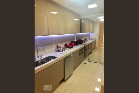 Apartamento à venda com 104m², 2 quartos e 2 vagasCozinha