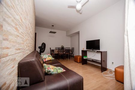 Sala de Apartamento com 2 quartos, 70m² Icaraí