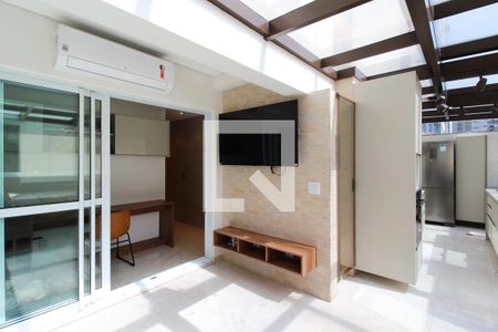 Sala e Varanda  de apartamento à venda com 1 quarto, 50m² em Indianópolis, São Paulo