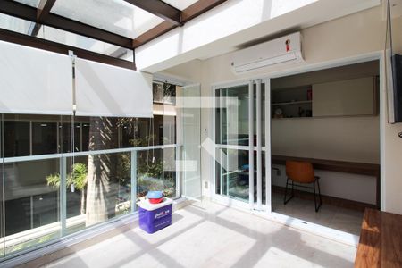 Sala e Varanda  de apartamento à venda com 1 quarto, 50m² em Indianópolis, São Paulo