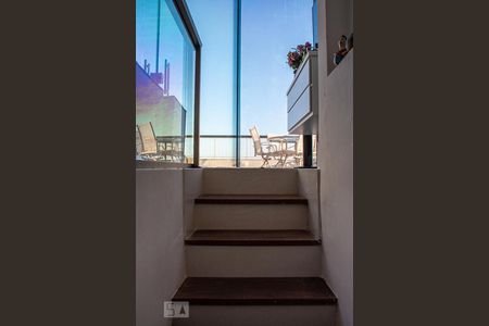 Apartamento à venda com 160m², 2 quartos e 1 vagaEscada para 2º Piso