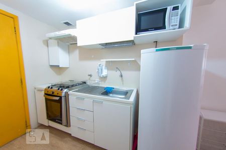 Cozinha de kitnet/studio para alugar com 1 quarto, 27m² em Cerqueira César, São Paulo