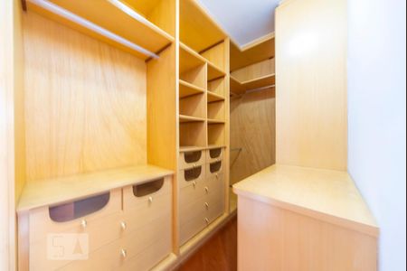 Closet do Quarto 1 de casa para alugar com 3 quartos, 250m² em Vila Camilópolis, Santo André