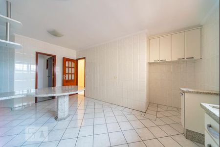 Casa para alugar com 250m², 3 quartos e 5 vagasCozinha 