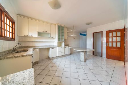 Casa para alugar com 250m², 3 quartos e 5 vagasCozinha 