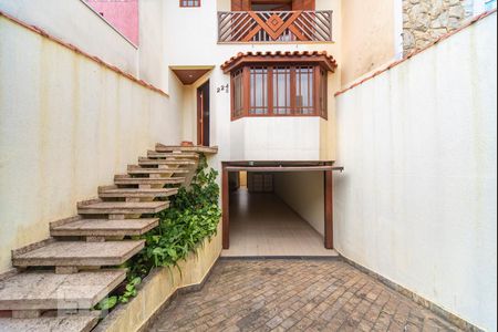 Casa para alugar com 250m², 3 quartos e 5 vagasFachada 