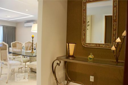 Entrada  de apartamento à venda com 4 quartos, 234m² em Barra da Tijuca, Rio de Janeiro