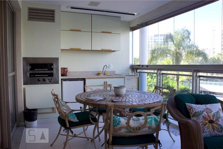 Varanda de apartamento à venda com 4 quartos, 234m² em Barra da Tijuca, Rio de Janeiro