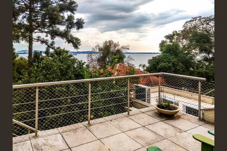 Casa de condomínio à venda com 398m², 4 quartos e 3 vagasVaranda