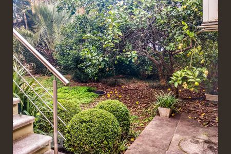 Casa de condomínio à venda com 398m², 4 quartos e 3 vagasQuintal