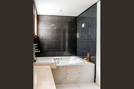 Casa de condomínio à venda com 398m², 4 quartos e 3 vagasSuite do quarto 1