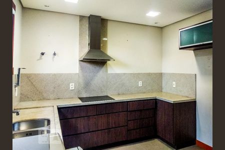 Casa de condomínio à venda com 398m², 4 quartos e 3 vagasCozinha