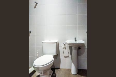 Casa de condomínio à venda com 398m², 4 quartos e 3 vagasBanheiro de Serviço