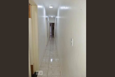 Casa à venda com 160m², 3 quartos e 4 vagasCorredor