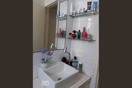 Banheiro de apartamento para alugar com 2 quartos, 58m² em Jardim Peri, São Paulo