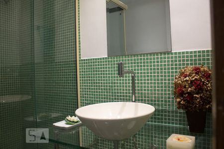 Banheiro Social de apartamento para alugar com 3 quartos, 140m² em Barra da Tijuca, Rio de Janeiro