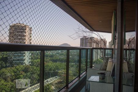 Varanda de apartamento para alugar com 3 quartos, 140m² em Barra da Tijuca, Rio de Janeiro