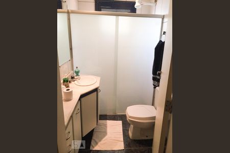 Apartamento à venda com 197m², 3 quartos e 3 vagasBanheiro 2