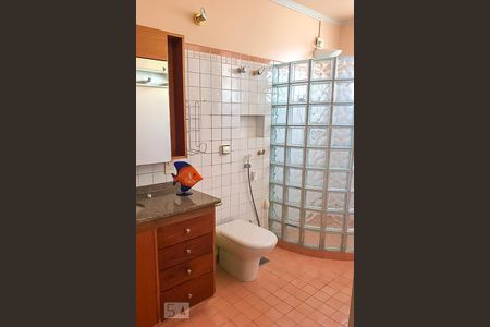 Banheiro de apartamento à venda com 2 quartos, 70m² em Centro, Campinas