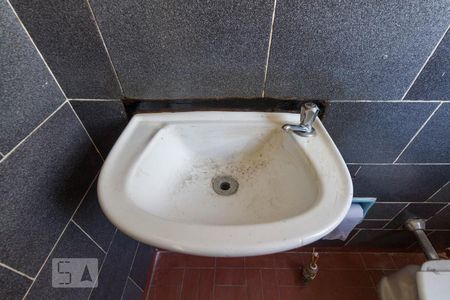 Banheiro Social de kitnet/studio para alugar com 2 quartos, 45m² em Vila Guarani, São Paulo