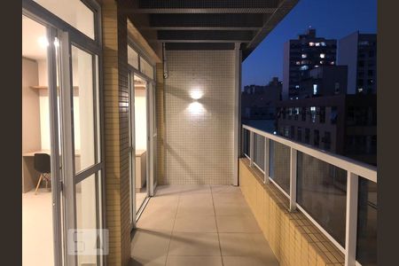 Varanda de kitnet/studio para alugar com 1 quarto, 40m² em República, São Paulo