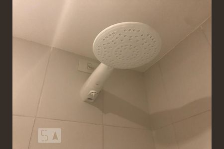 Banheiro de kitnet/studio para alugar com 1 quarto, 40m² em República, São Paulo