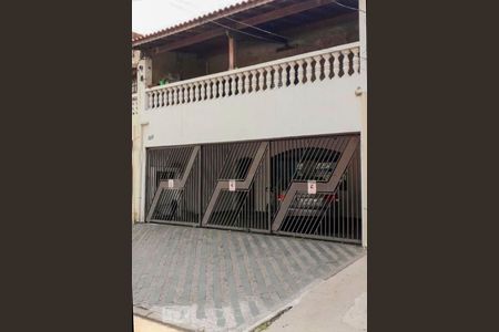 Casa à venda com 239m², 3 quartos e 3 vagas Casa à venda com 239m², 3 quartos e 3 vagasFachada