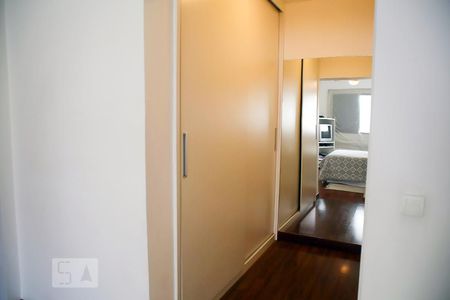 Apartamento para alugar com 186m², 3 quartos e 2 vagasQuarto - Armários