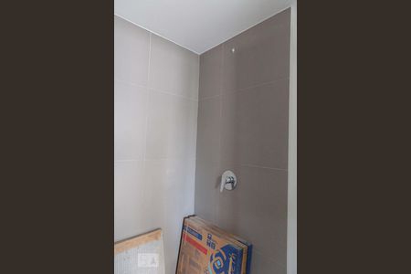 Banheiro de kitnet/studio para alugar com 1 quarto, 38m² em Bela Vista, Porto Alegre