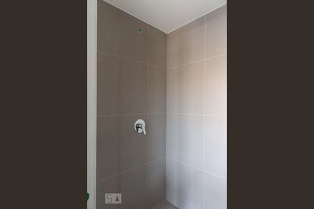 Banheiro de kitnet/studio para alugar com 1 quarto, 38m² em Bela Vista, Porto Alegre